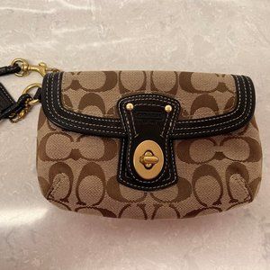 Coach Wristlet - Brown - Zipper & Snap Closure compartment - Excellant Condition